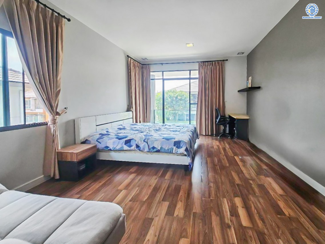 *****บ้านเดี่ยวมือสองกรุงเทพมหานคร โครงการ มัณฑนา เลค วัชรพล เนื้อที่กว้าง 55.4 ตร.ว. ฟังก์ชัน 3 ห้องนอน 3 ห้องน้ำ 2 ที่จอดรถ แถมฟรี! 4 เครื่องปรับอากาศ 2 เครื่องทำน้ำอุ่น บนทำเลแห่งการเดินทาง เชื่อมต่อ ถนนลำลูกกา, ถนนพหลโยธิน ใกล้รถไฟฟ้าสายสีเขียว "สถานีสายหยุด" ประมาณ 20 นาทีก็ถึง